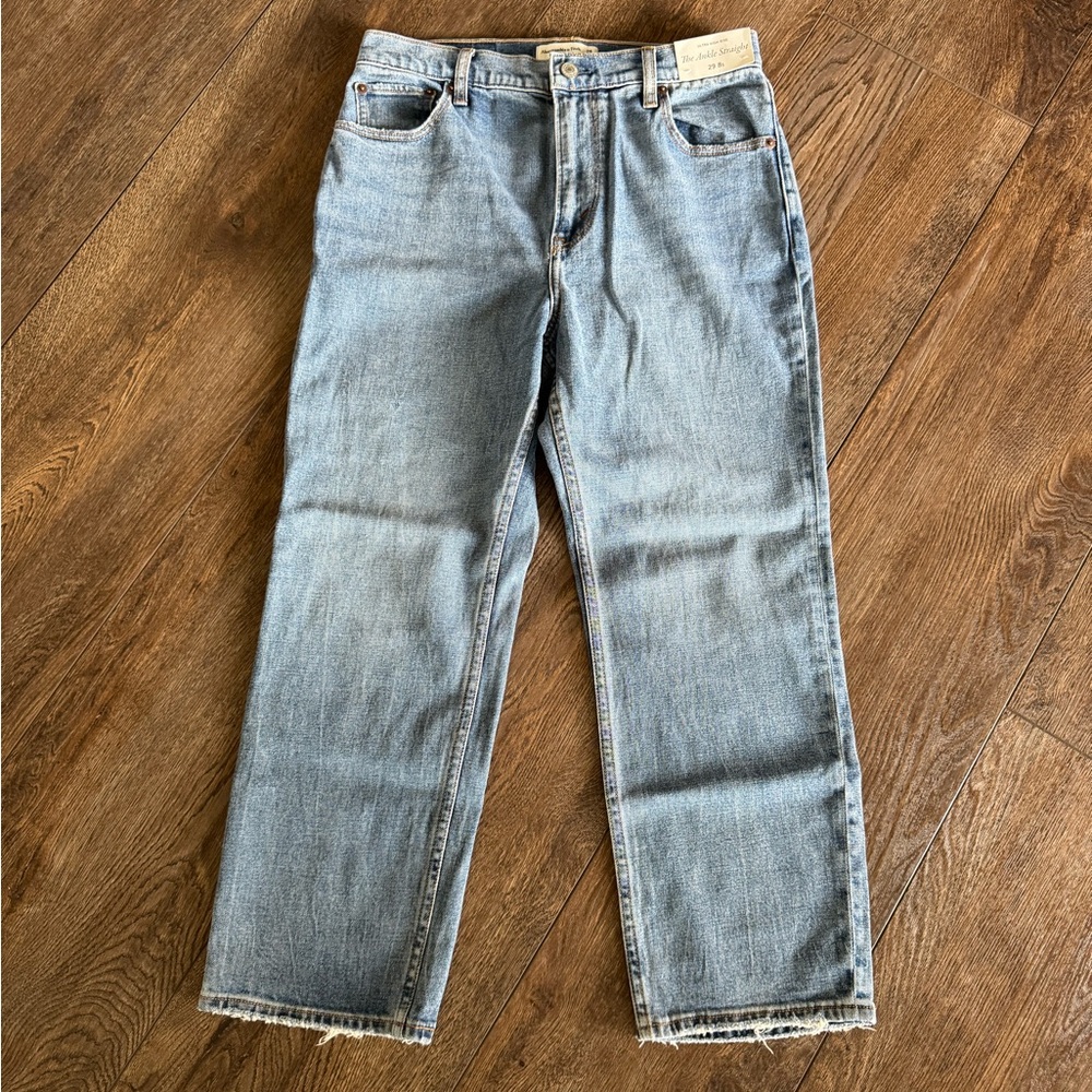 Abercrombie & Fitch size 29 jeans NWT